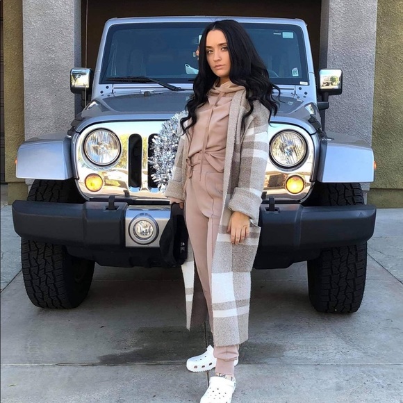 Meet your Posher, Kimberly - Picture 1 of 2